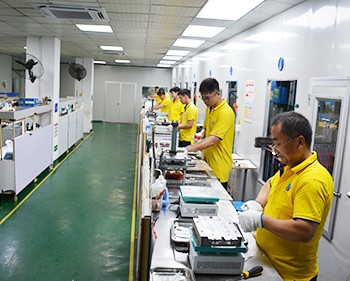 利勇安一樓硅膠制品固態(tài)模壓部環(huán)境